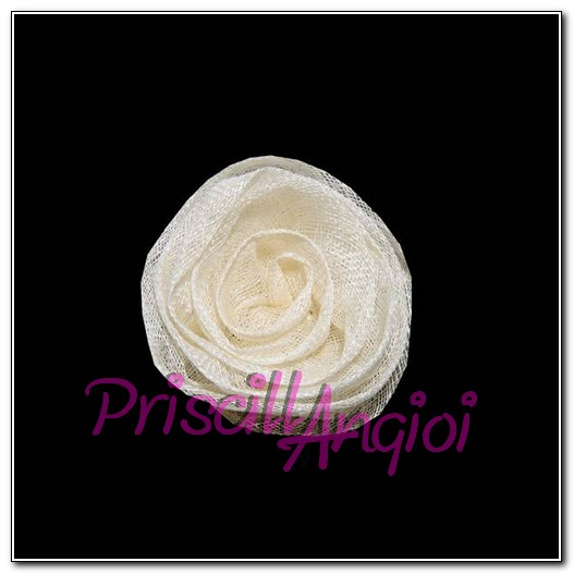 Flor rosa de sinamay mediana 10 cm beige - Haga un click en la imagen para cerrar